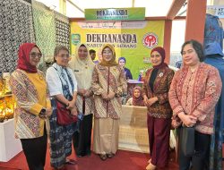 Ikuti Pameran Batik Nusantara 2024 di Pekalongan, Ny. Rosnelly Tampilkan Songket Sieup Serat Nanas sebagai Produk Unggulan Subang