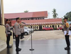 KAPOLRESTA PONTIANAK PIMPIN APEL PAGI, BERIKAN ARAHAN PELAKSANAAN TUGAS DI TAHUN 2025