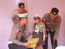 Kunjungi TK Kemala Bhayangkari, Kapolres Sintang Disambut Meriah Anak-Anak