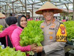 Dukung Asta Cita Presiden Prabowo, Kapolresta Pontianak Kombes Pol Adhe Hariadi Luncurkan Program Pekarangan Pangan Bergizi (P2B) di Pal 3