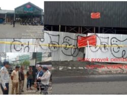 Bangunan Mie gacoan kalideres. Akibat bandel dan langgar PERDA peralatan kerja tukang di sita satpol PP