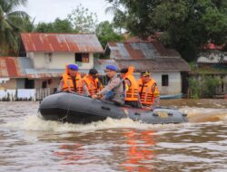 Polres Sintang Gelar Patroli Perairan, Fokus Cek Debit Air dan Antisipasi Bencana Banjir di Tengah Bulan Ramadan