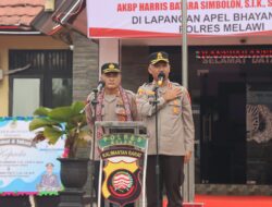 Kapolres Melawi Menjalani Rangkaian Tradisi Memasuki Mako Polres Melawi