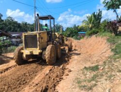 Memasuki Hari ke Dua Satgas TMMD ke-124 Kodim 1204/Sanggau genjot pengerjaan Jalan