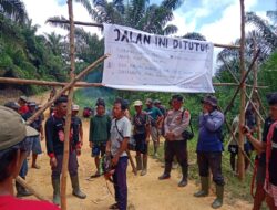 Polsek Dedai Amankan Aksi Pemortalan Jalan Oleh Warga Di Kawasan PT BSL