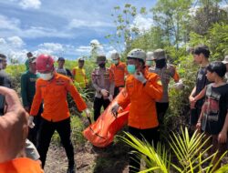 Satbrimob Polda Kalbar dan Basarnas kab.sintang menemukan dan mengevakuasi korban yang hilang.