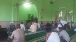 Babinsa Koramil 04/SKT Sertu Hendri Jadi Khatib Dan Imam Sholat Jumat Angkat Tema Santuni Anak Yatim