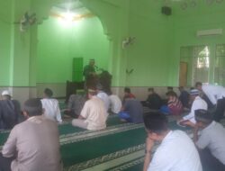 Babinsa Koramil 04/SKT Sertu Hendri Jadi Khatib Dan Imam Sholat Jumat Angkat Tema Santuni Anak Yatim