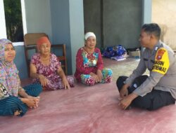 Bhabinkamtibmas Polsek Benua Kayong Bripka Wandra Sambangi Warga Desa Suka baru