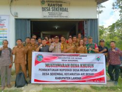 Bhabinkamtibmas Polsek Air Besar Hadiri Musdes Sus Pembentukan Koperasi Desa Merah Putih