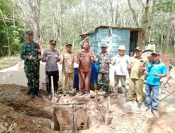 Babinsa 1209–01/Sgl Hadiri Peletakan Batu Pertama Pembangunan Jembatan Gantung