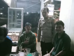 Patroli Malam Polisi Sambangi Warga Demi Ciptakan Rasa Aman