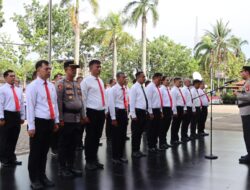 Kapolsek Pontianak Utara Bersama Anak Buahnya Diganjar Penghargaan Dari Kapolresta Pontianak