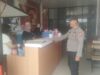 Polsek Air Besar Sapa Warga yang Sedang Santai