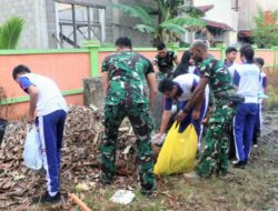 Kodim 1205/Sintang Gelar Aksi Bersih-Bersih Untuk Memperingati Hari Lingkungan Hidup Sedunia