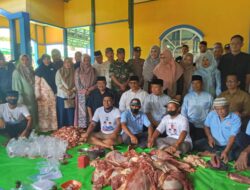 Babinsa Koramil 07/Teluk Keramat Dampingi Pendistribusian Daging Hewan Qurban Bantuan Presiden RI