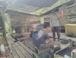 Polisi Sambangi Warga Saat Patroli Siang Jalin Komunikasi Dan Ciptakan Rasa Aman