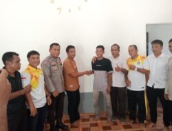 Bhabinkamtibmas Polsek Sandai Fasilitasi Penyelesaian Masalah Warga Secara Kekeluargaan Di Desa Randau