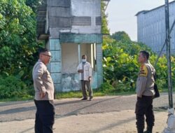 Menjelang Pilkades Bhabinkamtibmas Polsek Muara Pawan Sambangi Tokoh Masyarakat Untuk Jaga Kamtibmas