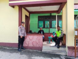 Sejumlah Gereja Dijaga Oleh Personil Polsek Ngabang Untuk Ciptakan Situasi Aman