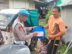 Sambut Hari Bhayangkara ke-79 Siepropam Polresta Pontianak Berbagi Kepada Warga Kurang Mampu