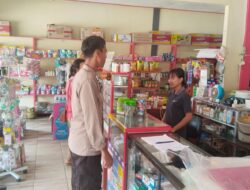 Anggota Polsek Sengah Temila Gelar Patroli Dialogis Dekatkan Diri Dengan Warga