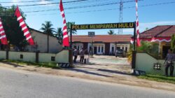 Polsek Mempawah Hulu Pasang Umbul Umbul Semarakkan HUT Bhayangkara Ke 79