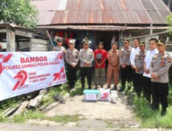 Kapolres Sambas bersama PJU Dan  Ketua Bhayangkari Cabang Sambas Salurkan Bansos 