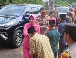 Kapolres Sambas Dan PJU Didampingi Ketua Bhayangkari Cabang Polres Sambas Salurkan Bansos Kepada Panti Asuhan 