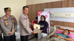 Anjangsana Hari Bhayangkara ke-79 Polda Kalbar Berikan Dukungan Dan Tali Asih kepada Anggota Polri Dan Keluarga Yang Sedang Dirawat