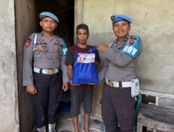 Propam Polres Landak Bagikan Bansos Untuk Warga Kurang Mampu Dalam Rangka HUT Bhayangkara Ke-79