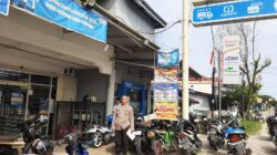 Anggota Polsek Mandor Patroli Siang, Temui Warga dan Sampaikan Pesan Penting