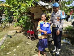 Sipropam Polres Singkawang Berbagi Kasih Lewat Bansos Untuk Kaum Duafa Sambut HUT Bhayangkara ke-79