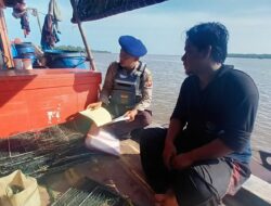 Personil Sat Polairud Polres Ketapang Sambangi Kapal TB Marina