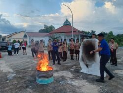 Membangun Generasi Peduli Bencana Saka Bhayangkara Dilatih Hadapi Kebakaran