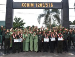 Dandim 1205/Sintang  Lepas 7 Prajurit Memasuki Masa Purna Tugas 