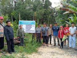 Laksanakan Monitoring Dan Evaluasi Pembangunan Desa Babinsa Kodim 1209-05/Sml Dampingi Warga Binaan