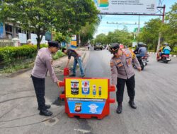Pawas Polsek Pontianak Selatan Bersama Personel bantu Korban Laka