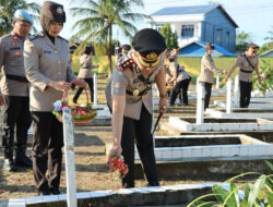 Jelang Peringatan Hari Bhayangkara ke-79 Polres Ketapang Laksanakan Ziarah Dan Tabur Bunga Di TMP Tanjungpura Ketapang