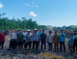 Polres Sambas Dukung Persiapan Lahan Program Ketahanan Pangan Nasional Tanaman Jagung Di Teluk Keramat