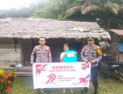 Polsek Sebangki Dan Bhayangkari Landak Salurkan Bantuan Sosial Sambut Hari Bhayangkara ke-79