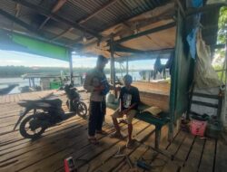 Personel Sat Polairud Polres Ketapang Sambangi Kapal TB Megatama Imbau Tingkatkan Keselamatan Di Perairan