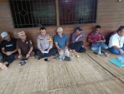 Kapolsek Sengah Temila Hadiri Musyawarah Tokoh Adat Lintas Agama Dan Forkopincam Di Sekretariat DAD Sengah Temila