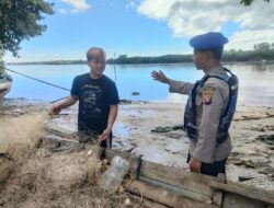 Personel Sat Polairud Polres Ketapang Laksanakan Pengamanan Di Pantai Pecal