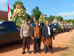 Kapolsek Jelai Hulu Pimpin Pengamanan Dan Pengawalan Pawai Budaya Gerebek Suro Sedekah Bumi 2025