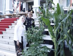 Jagung Dan Sayuran Ikut Upacara Hari Bhayangkara Ke-79 Di Halaman Kantor Bupati Ketapang