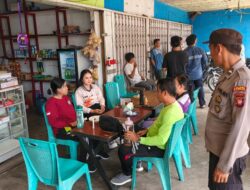 Patroli Siang Polsek Mandor Disambut Hangat Warga