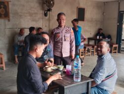 Dekatkan Diri dengan Masyarakat Polisi Aktif Sambangi Warga di Warung dan Toko