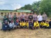 Kapolsek Selatan Dan Camat Singkawang Selatan Melakukan Penanaman Jagung Hibrida Kuartal lll 