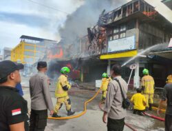 Polres Sintang Cek Lokasi Pasca Kebakaran 9 Ruko Di Jalan WR Supratman Kerugian Capai Rp 15 Miliar